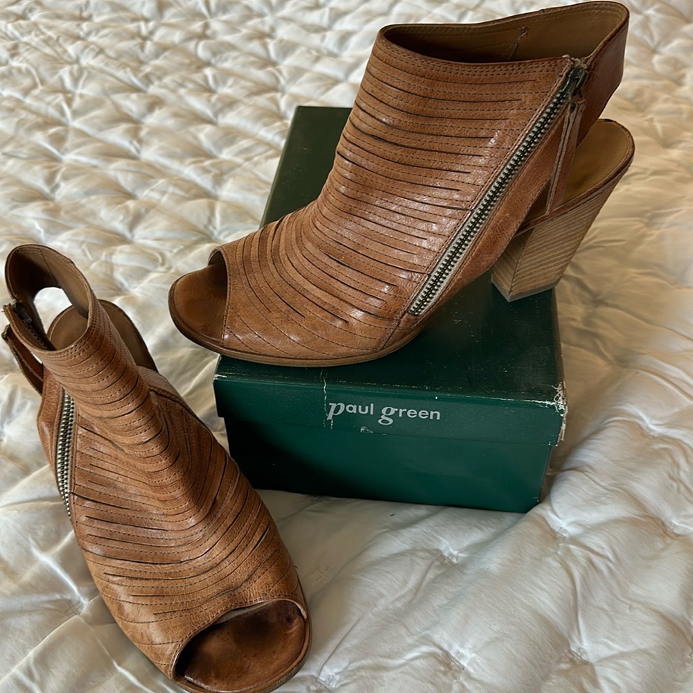 Paul Green taupe leather zip sandles
